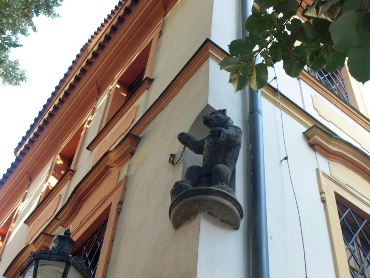 Ferienwohnung U Cerneho Medveda- At The Black Bear Prag Exterior foto