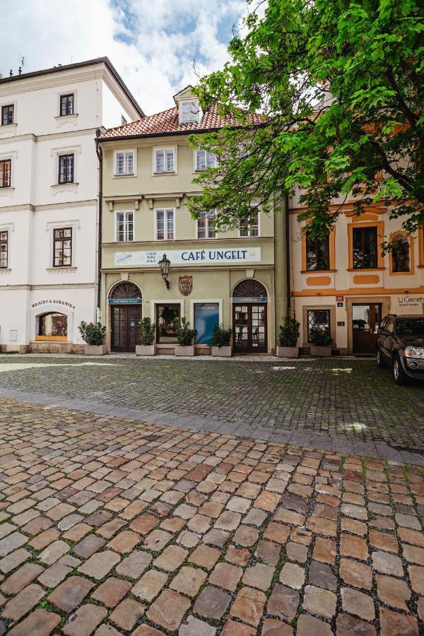 Ferienwohnung U Cerneho Medveda- At The Black Bear Prag Exterior foto