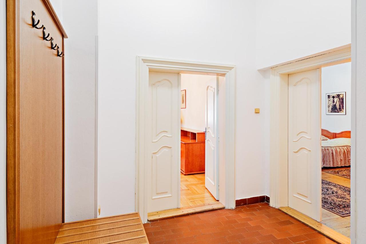 Ferienwohnung U Cerneho Medveda- At The Black Bear Prag Exterior foto