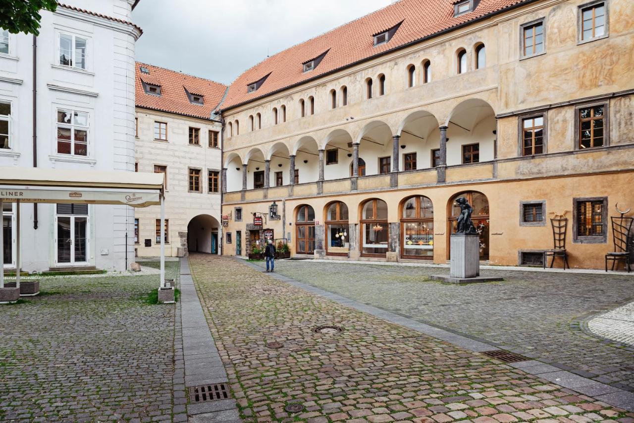 Ferienwohnung U Cerneho Medveda- At The Black Bear Prag Exterior foto