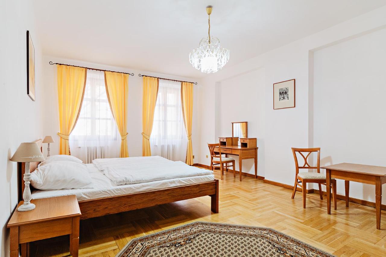 Ferienwohnung U Cerneho Medveda- At The Black Bear Prag Exterior foto
