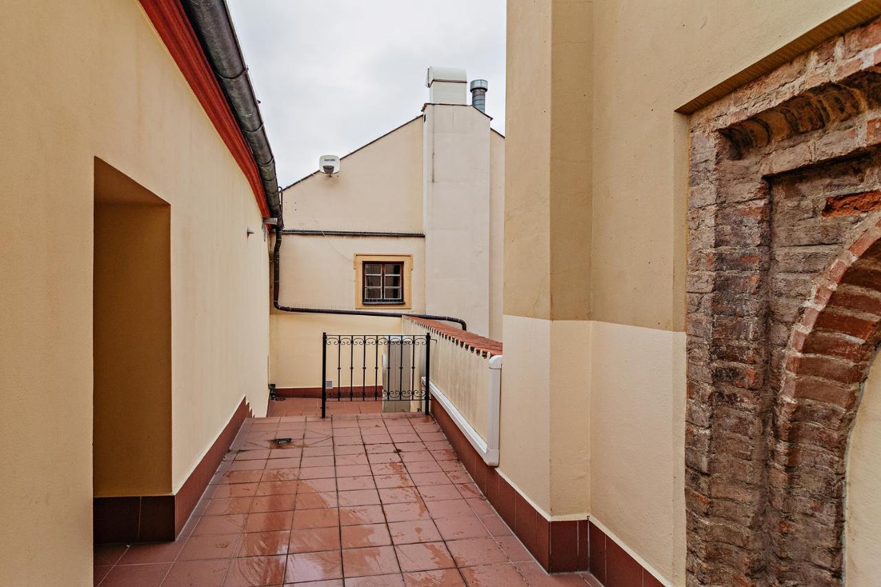 Ferienwohnung U Cerneho Medveda- At The Black Bear Prag Exterior foto